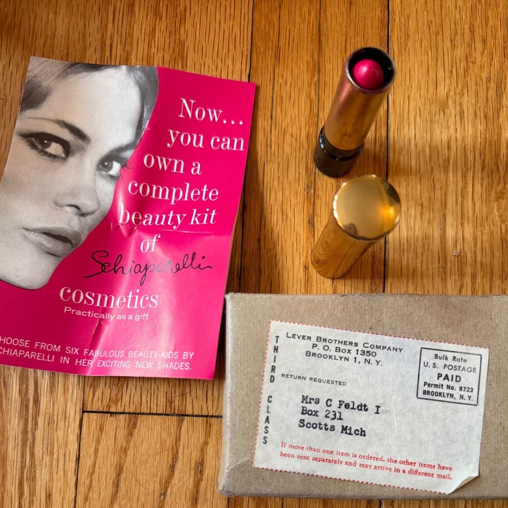 Vintage‎ Schiaparelli Italian Accent Lipstick Intriga w/ Org Box + advertisement